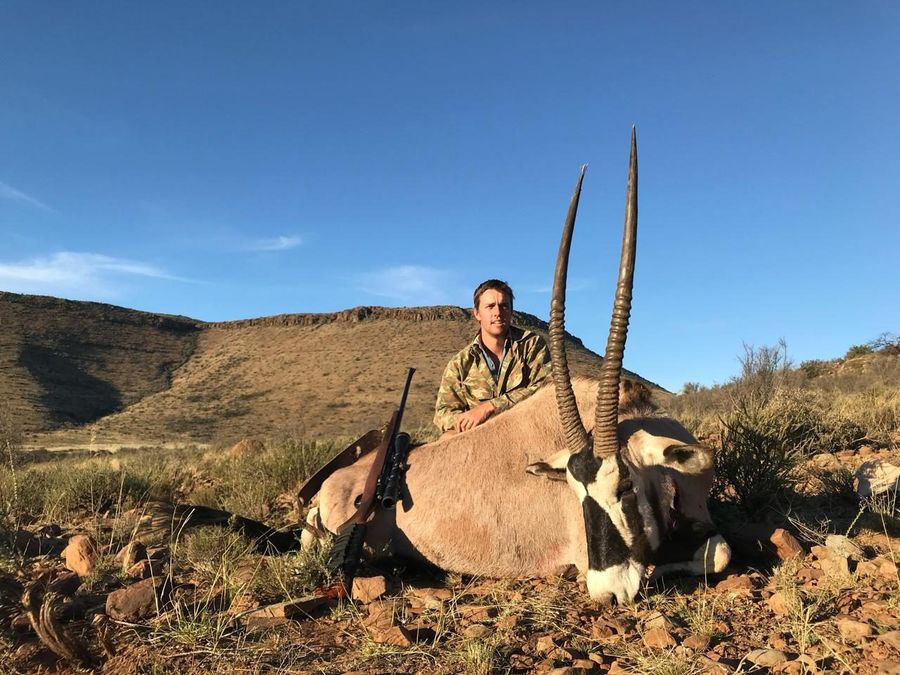 Gemsbok hunt in the Karoo mountains